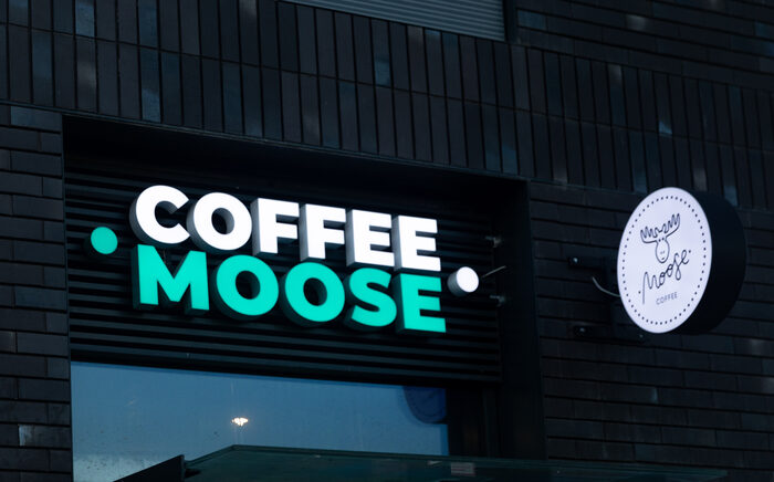 Вывеска ночью