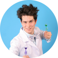 Ведущий шоу профессор и ручные кипятильники