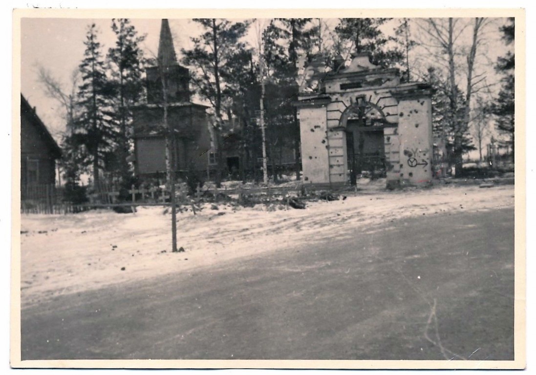 Никольская кладбищенская церковь на Модне. Фото времен оккупации -16 декабря 1941 г. Источник - аукцион e-bay.de 