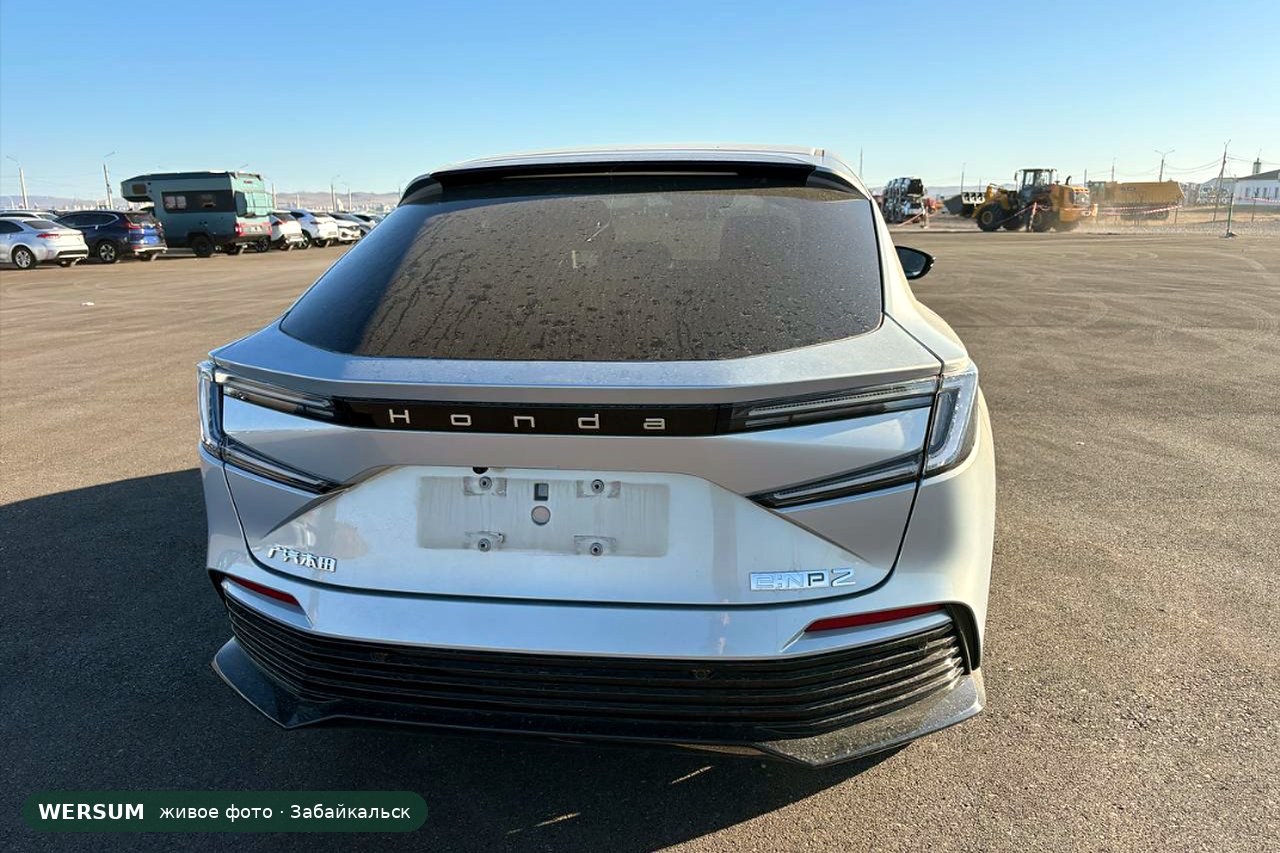Honda e:NP2, сзади: надписи Honda и e:NP2