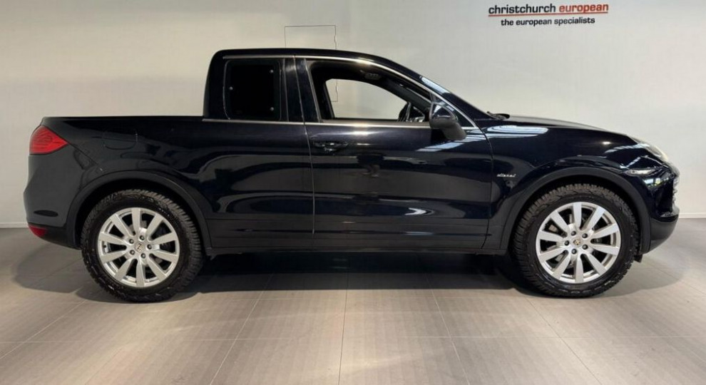 Единственный в своём роде Porsche Cayenne пикап продают в Новой Зеландии