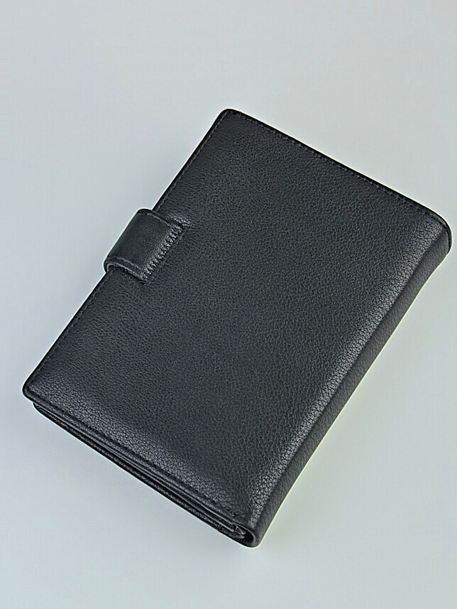 Портмоне мужское + обложка для документов. Многофункциональная обложка с кошельком выполнена из натуральной кожи, закрывается на кнопку.