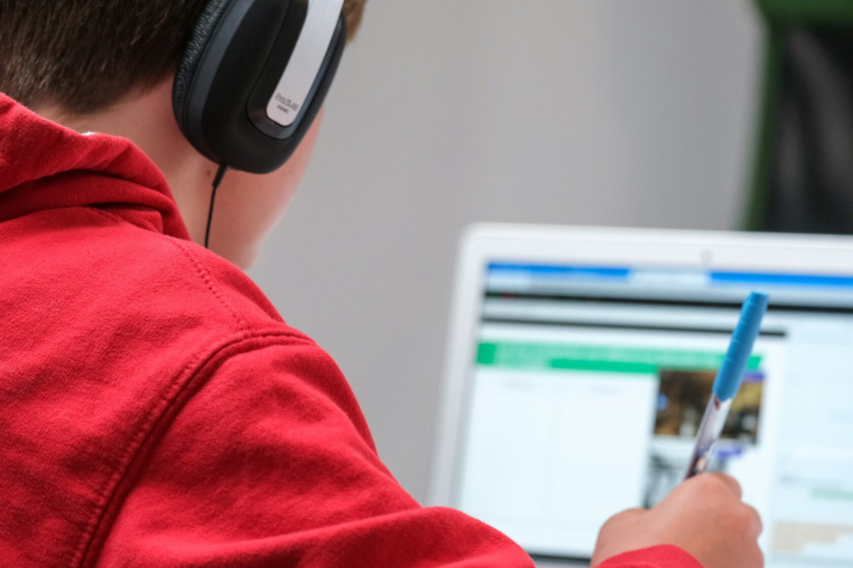Children in computer class