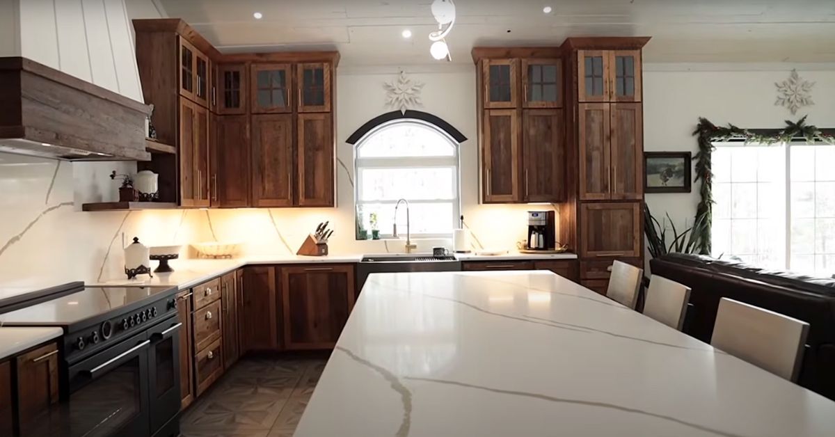 Why Traditional Cabinets Are Better Than Open Shelving