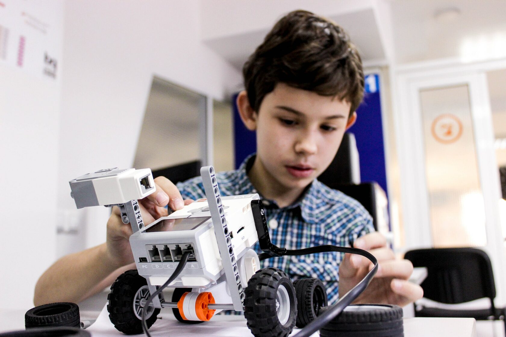 Мир профессий в робототехнике 8 класс проект. Профессии роботов для детей. Игромастер профессия будущего. Профессии будущего для дошкольников. Профессии будущего для подростков.