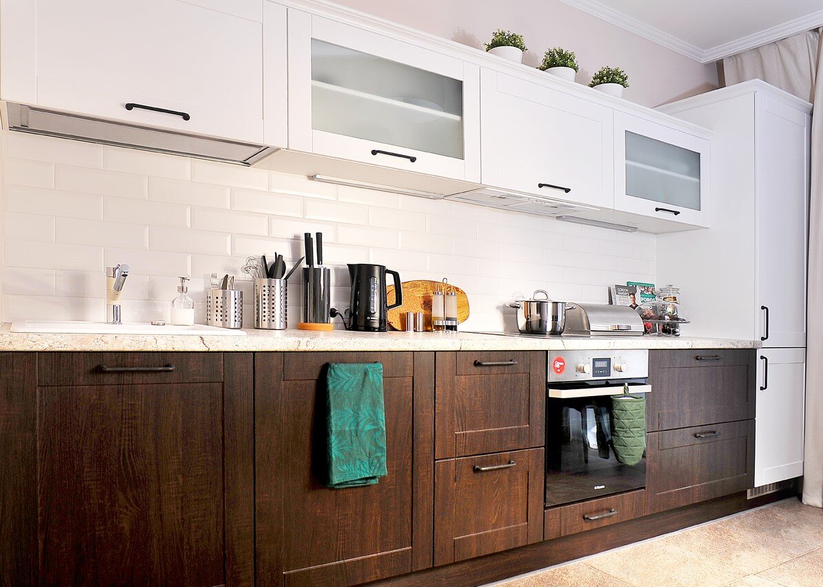 Прямая кухня. Правильная рабочая поверхность. Кухня ЛОФТ (МДФ+ПВХ). Фото в шоуруме комплексной меблировки