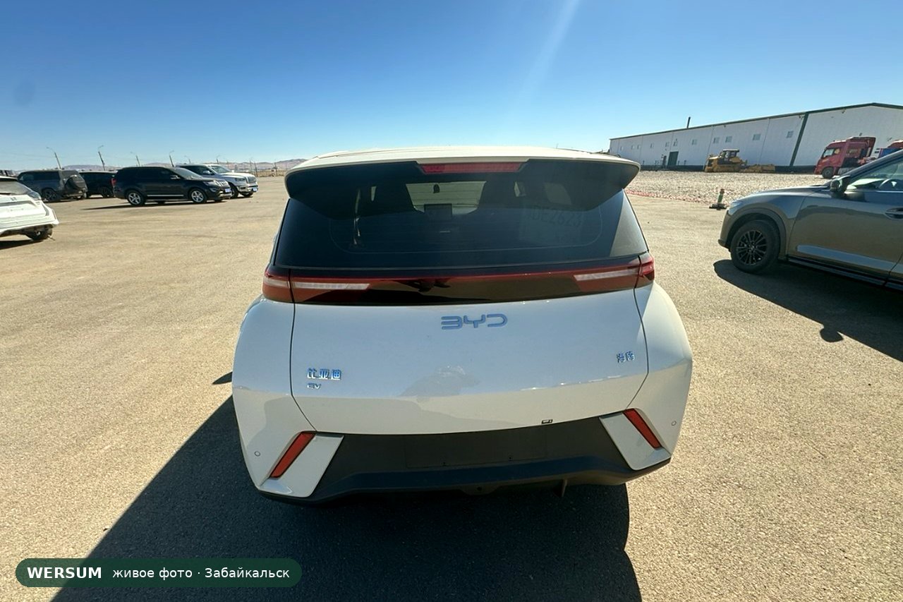 BYD Seagull, сзади: надписи 比亚迪 EV и 海鸥