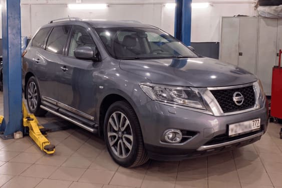 Nissan Pathfinder R52