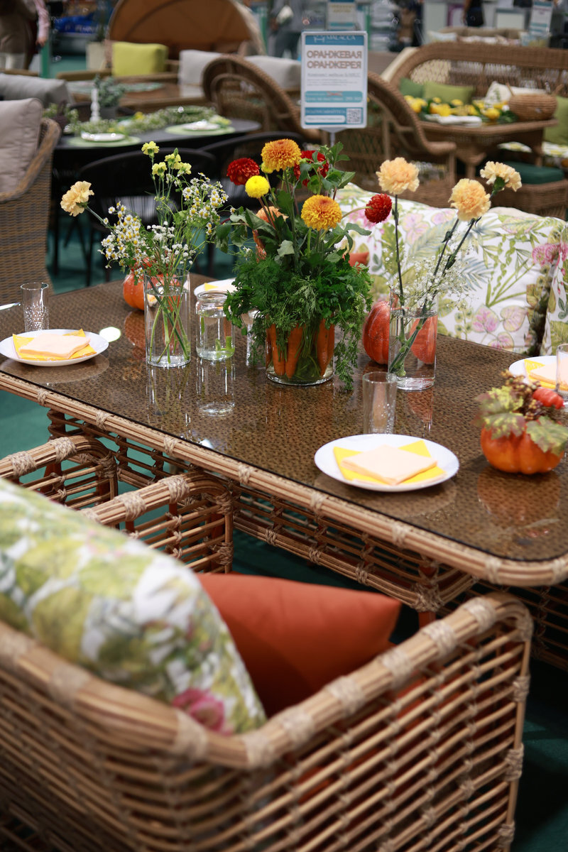 Обеденная мебель для кафе и ресторанов от Malacca