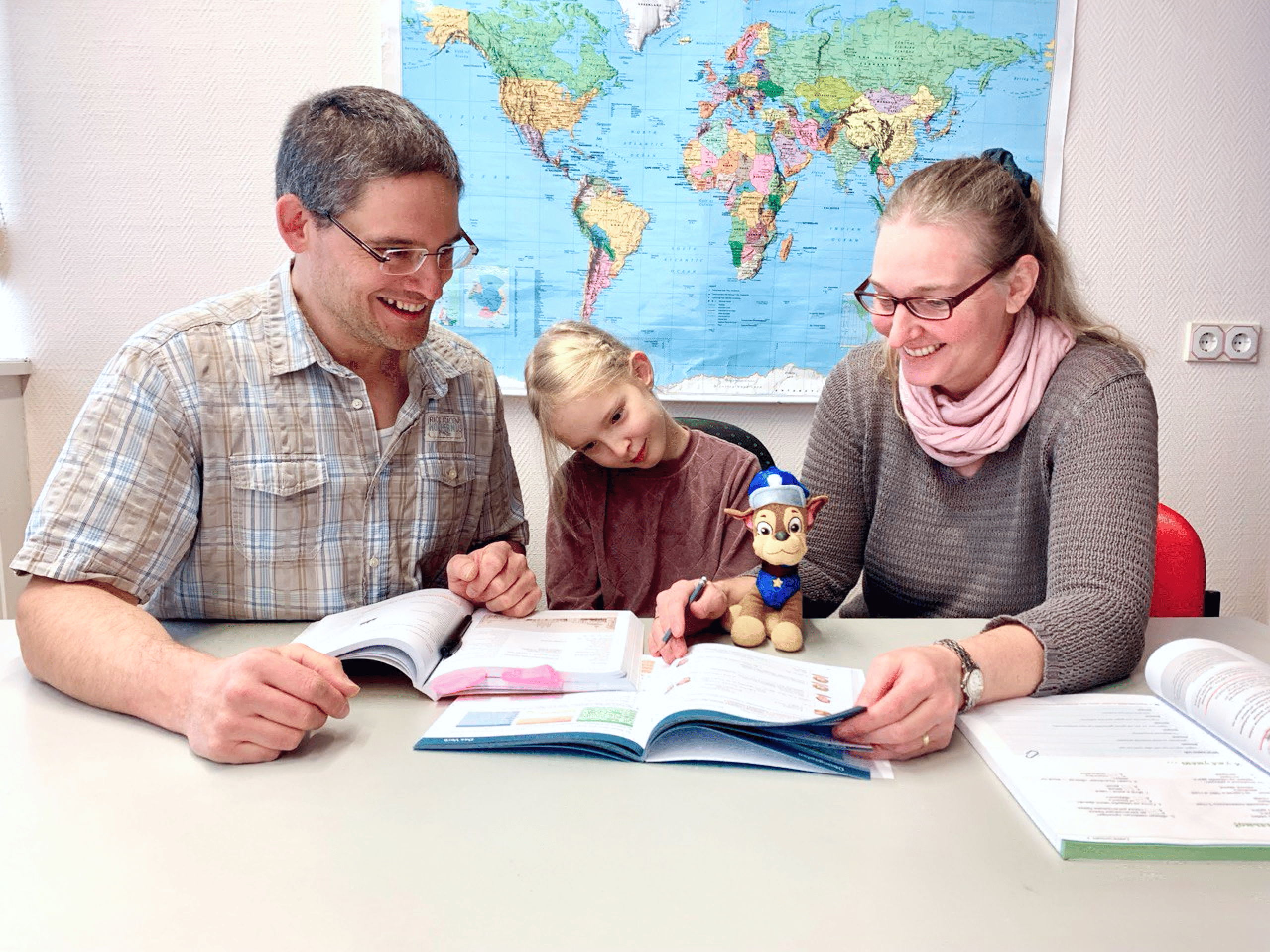 Teaching children from bilingual families, learning languages