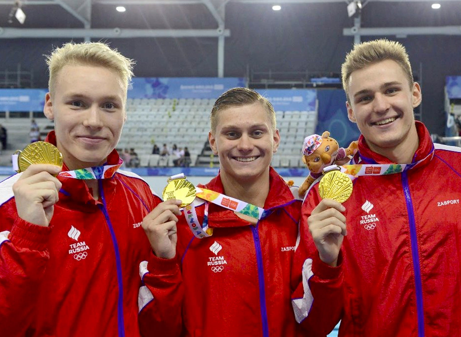 Выигравший спортсмен команда. Команда спортсменов. Российская мужская сборная по плаванию.