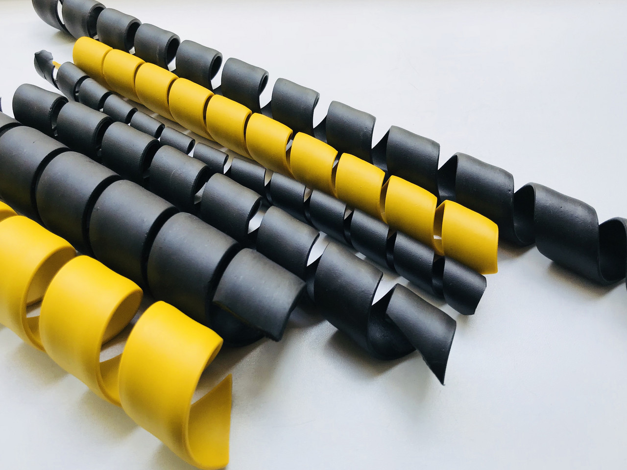 Защитный рукав для кабеля 4х120. Защита проводов. Кабельная оплетка pkc-30. Защита проводов от механических повреждений. Спираль защитная (рвд 32-35) - l1200.