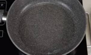 Приготовление оладий с тыквой на кефире: шаг 9