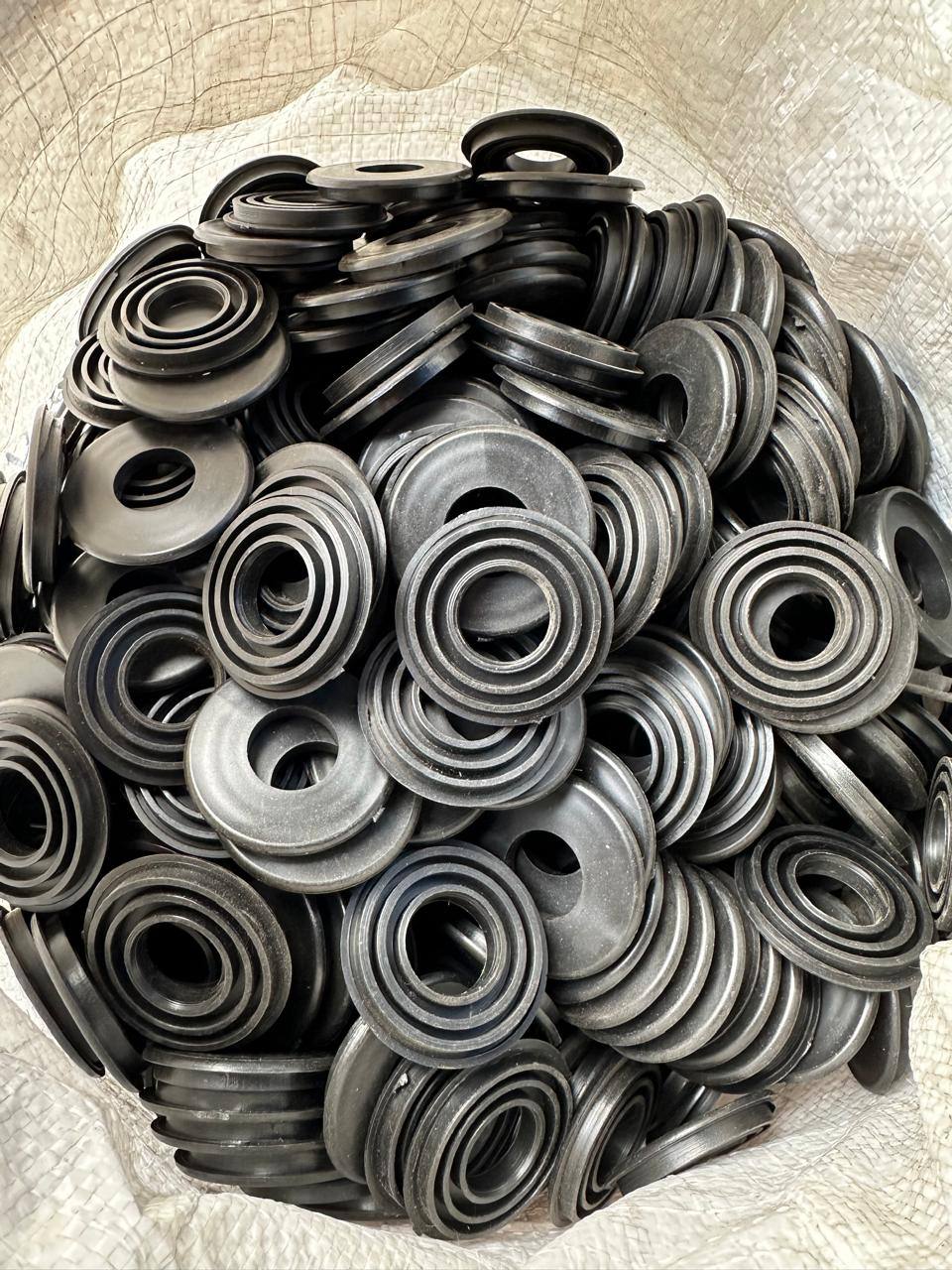 Лабиринтное уплотнение конвейерного ролика