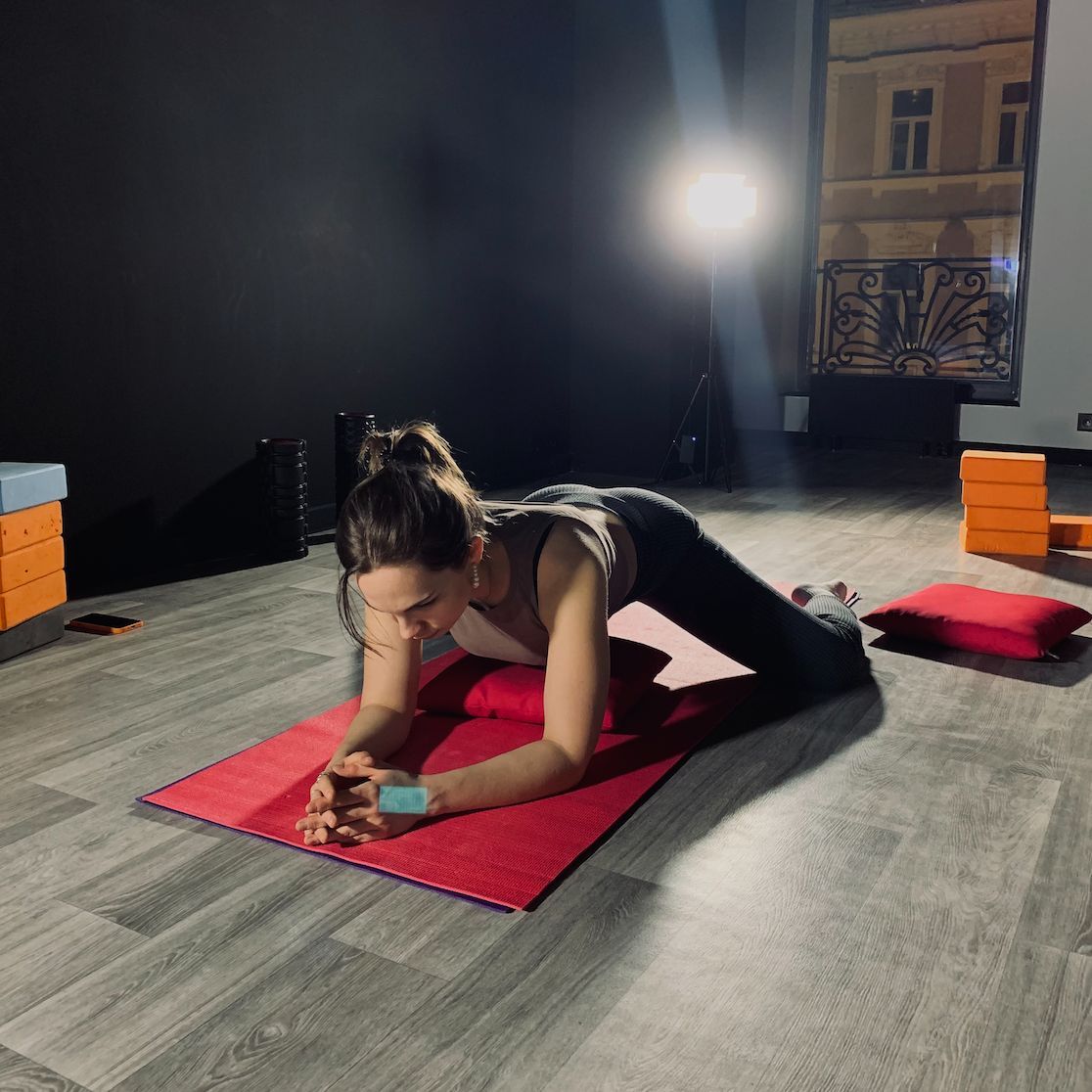 Растяжка. Арт-центр МИР