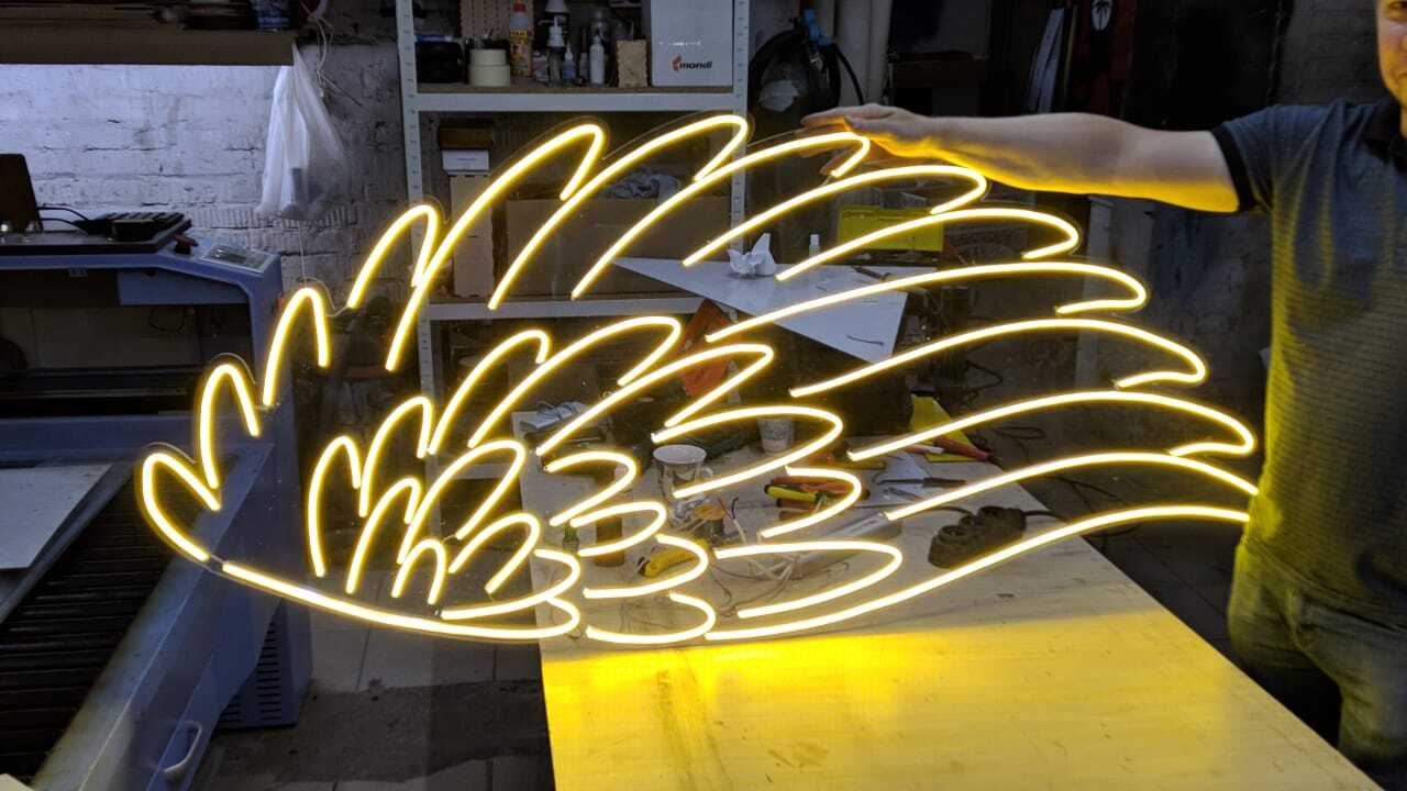 Неоновая фигурка кота из гибкого LED-неона