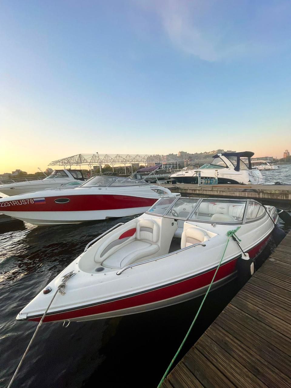 Прогулка на катере Stingray по Неве и каналам СПб