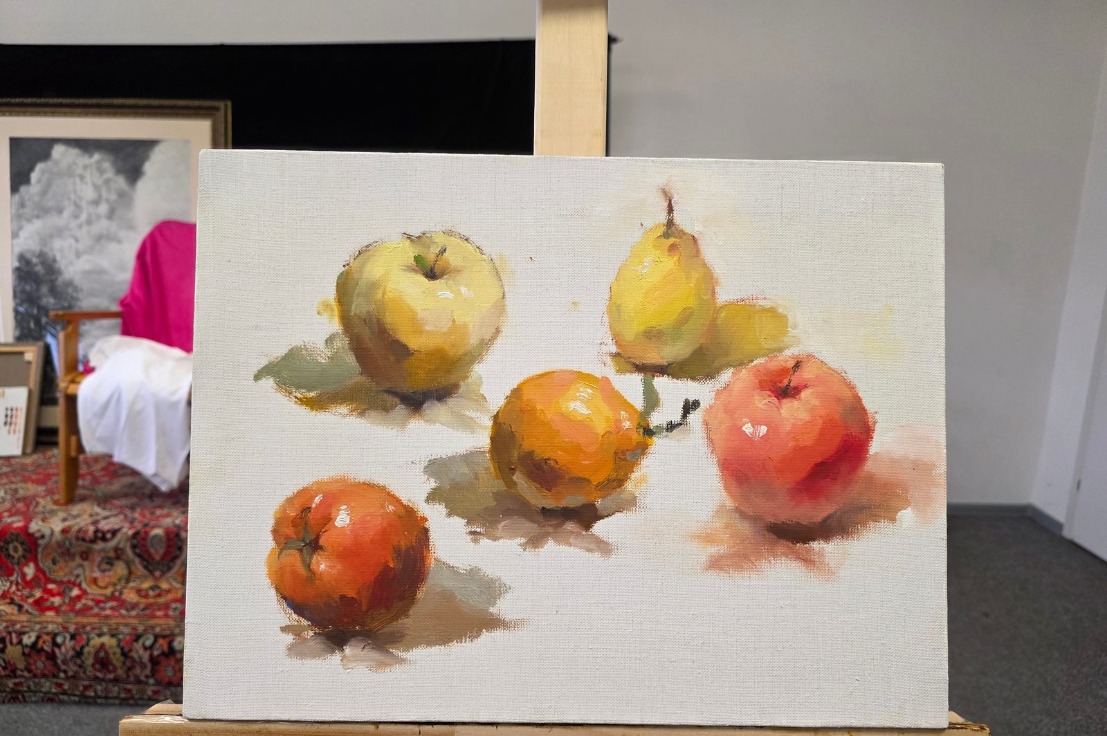 Натюрморт маслом с фруктами на мольберте в мастерской ABC Art School в Подольске
