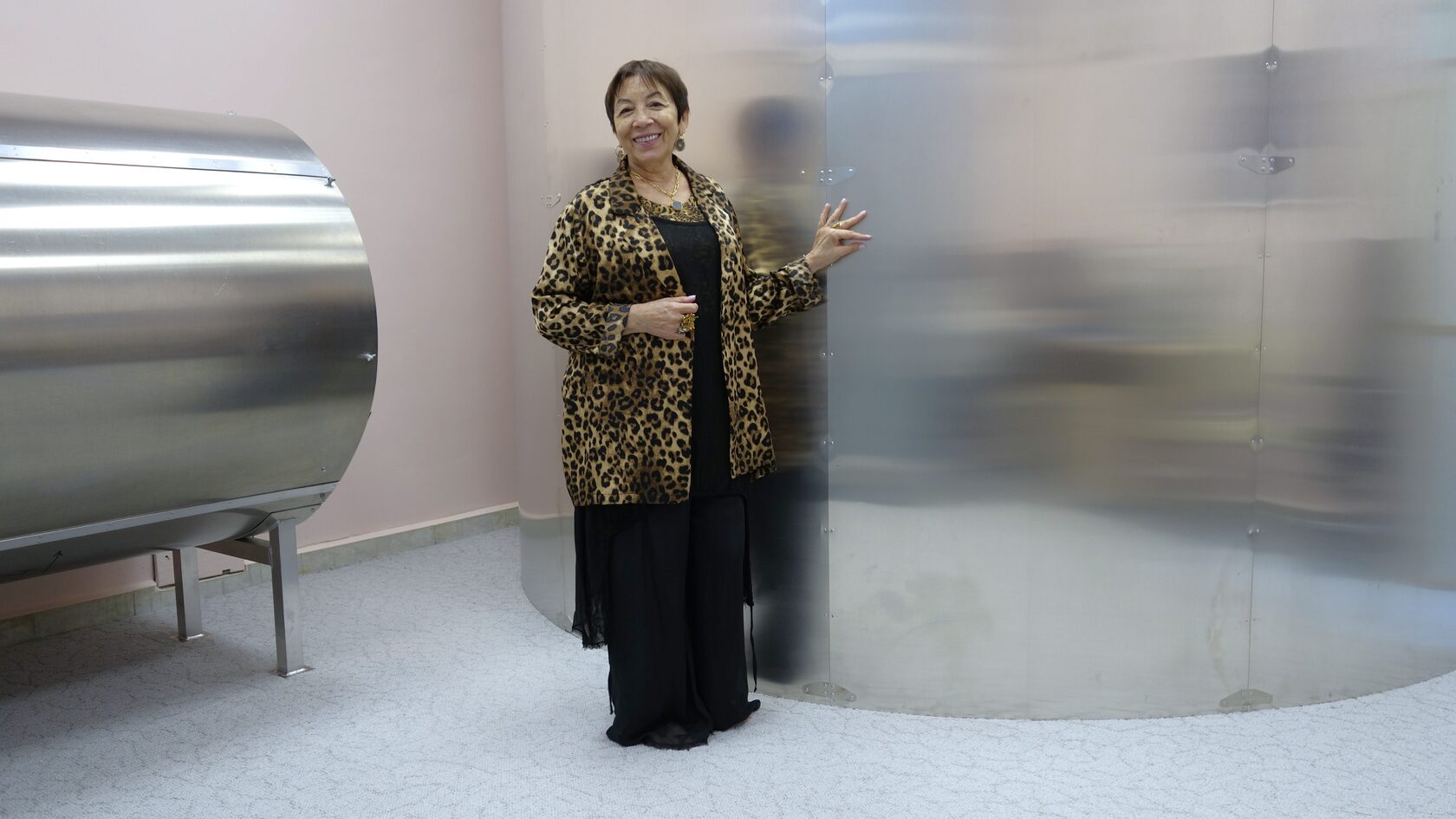 Лаборатория ОМО в Бердске (Новосибирская обл.) — это передовой центр развития интеллектуальных и информационных технологий, где проводятся комплексные исследования  с пространственными тренажёрами сознания «Зеркалами MG».