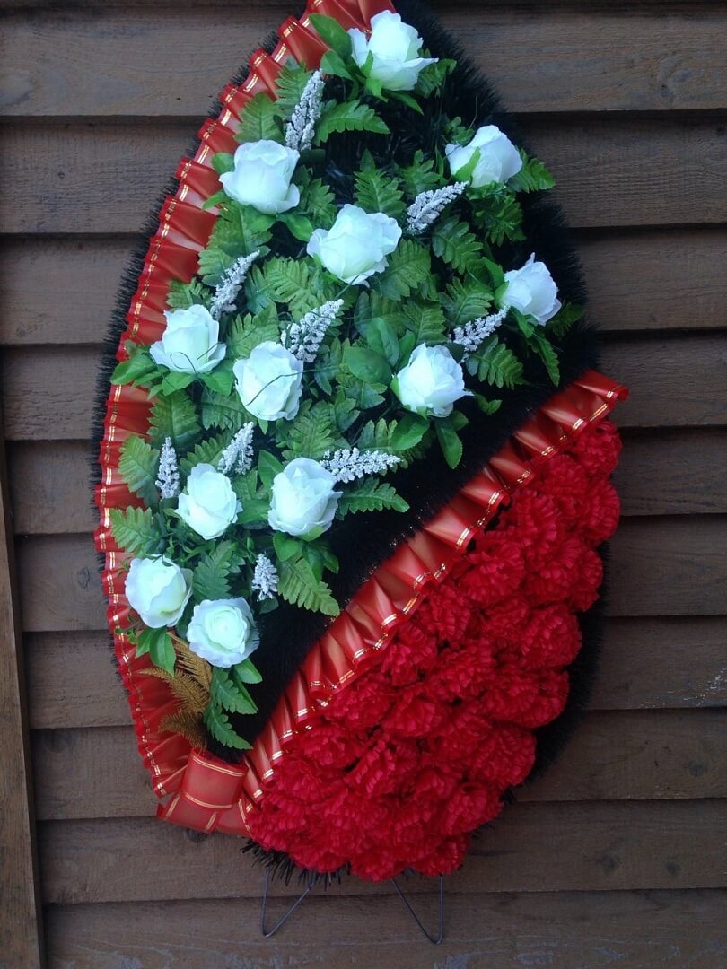 Венок на похороны 120 см (арт. Р12004Л-красные гвоздики)
