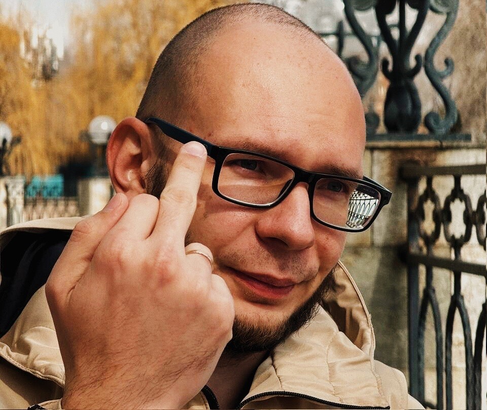 Работа официантом, начальник саентолог, дизайнер в СБЕР и EPAM, и про уход из продукта в студию — Пути в IT, Богдан Гончаренко