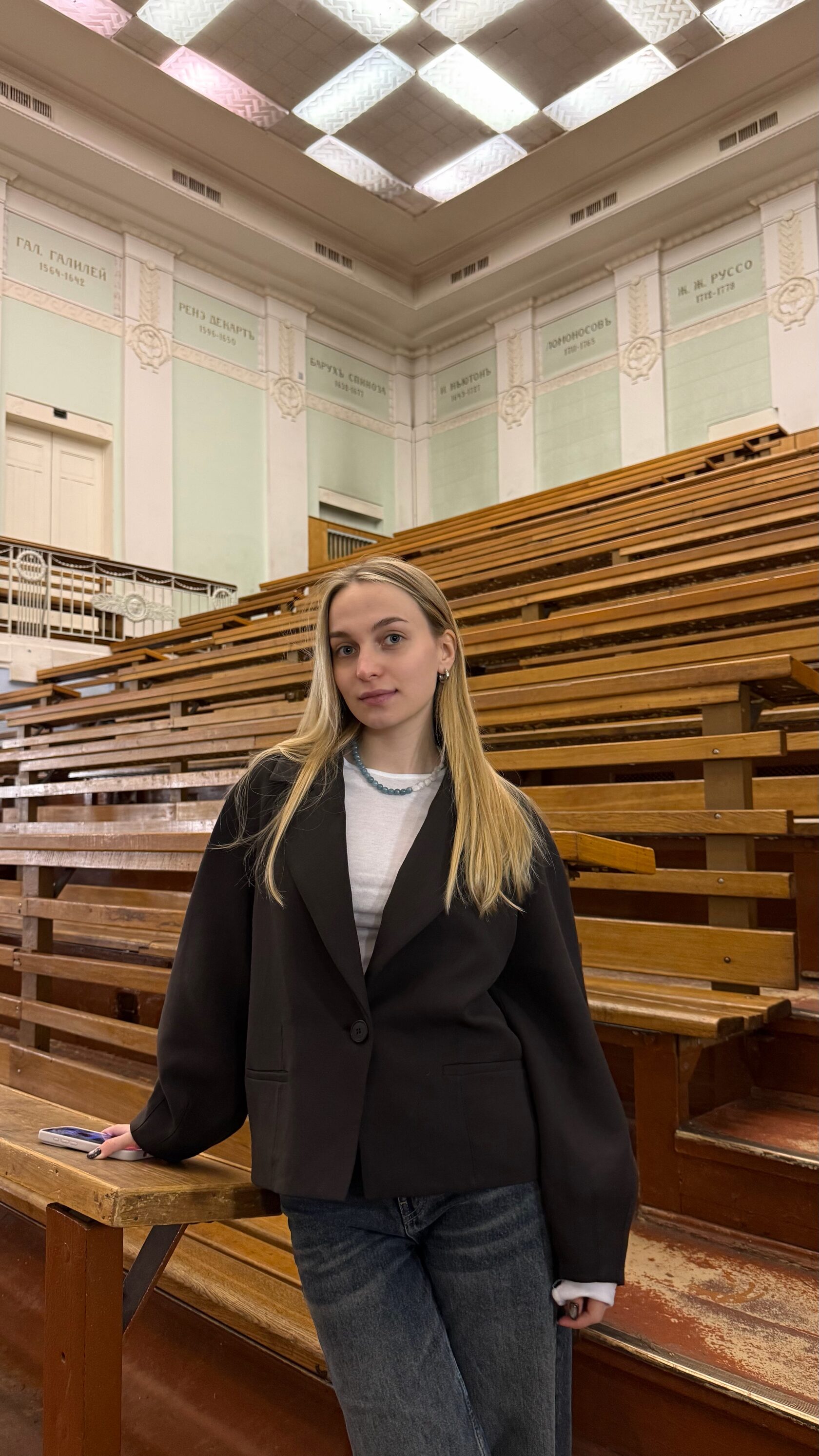 5 лет работала в кофейном бизнесе. Последние 2 года была руководителем кофейни.    Открывала заведение с нуля, искала строителей, контролировала закупки, набирала команду, настраивала операционную систему, решала вопросы с гос. учреждениями, занималась продвижением, устраивала мероприятия на 50 - 100 человек.