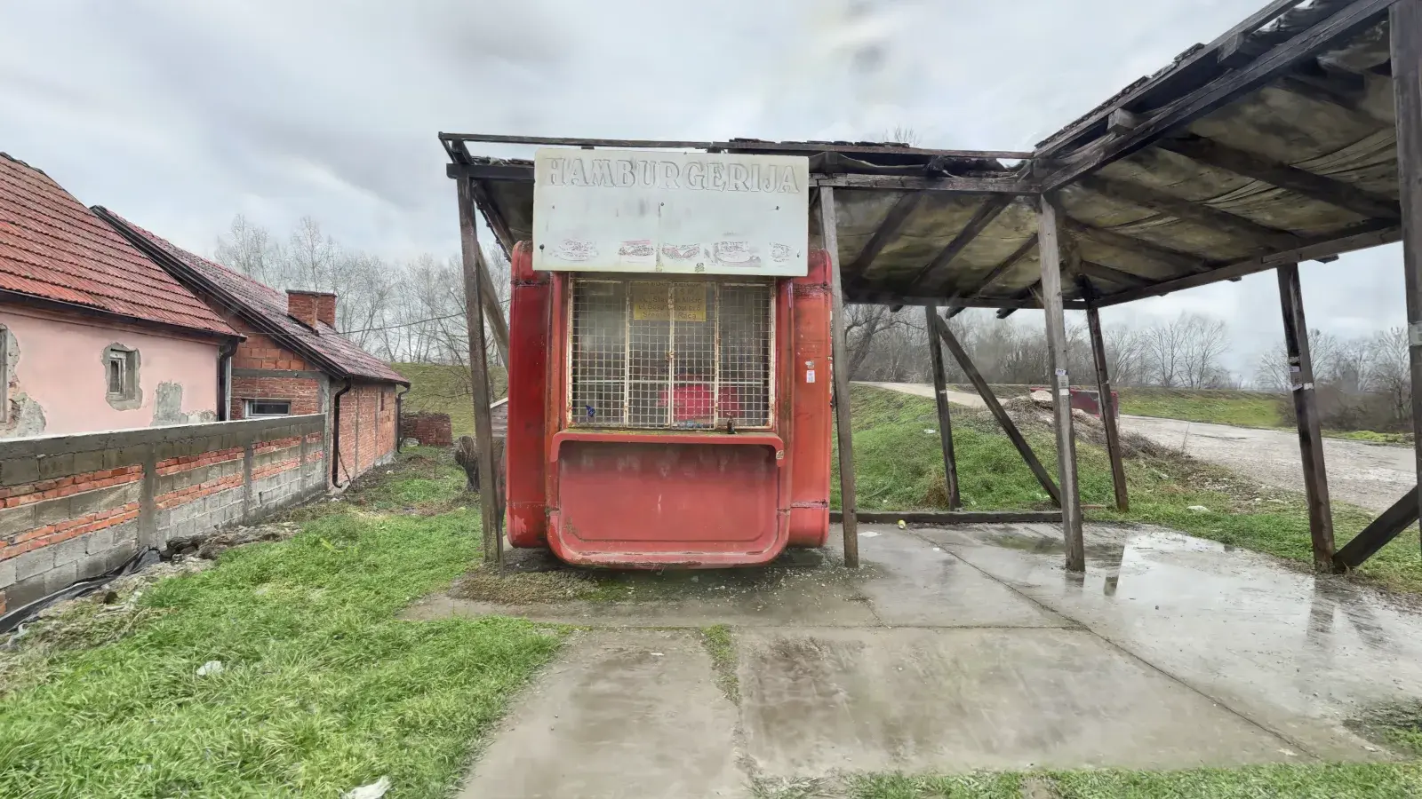 The real border location in rain conditions