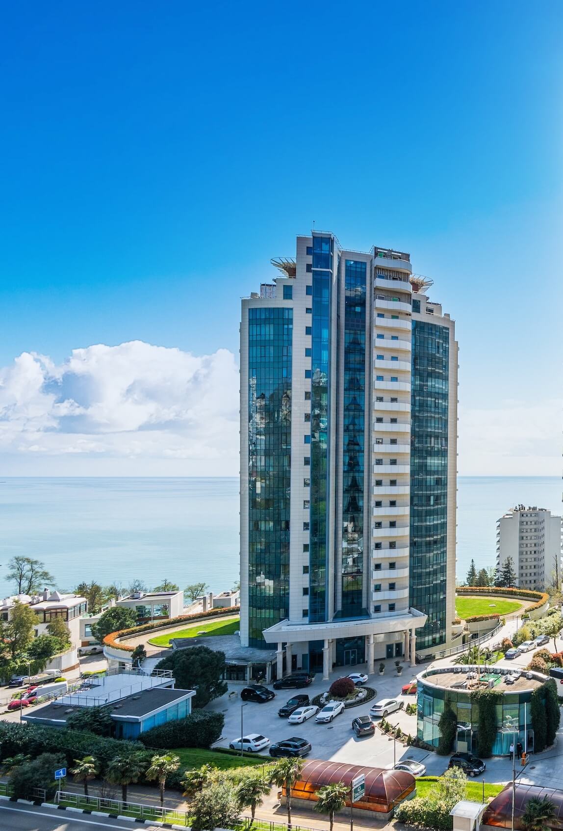 ЖК Королевский Парк Сочи — аренда апартаментов с балконами и бассейном