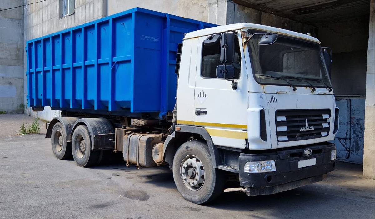Вывоз мусора СПб заказать по недорогой цене АвтоКам Питер