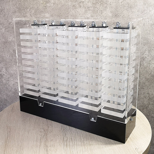 цветомузыка из оргстекла и адресной светодиодной ленты вид спереди