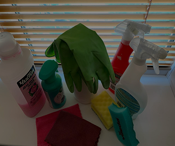 бытовая химия на фоне жалюзи, бытовые услуги