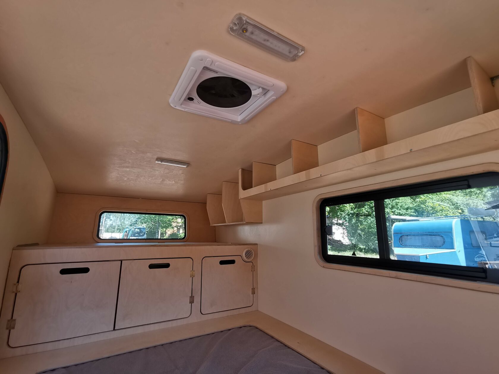Кемперус. Кемпер автодом оливковый цвет. Кемперус.ру. Modular Technology Camper Truck House.