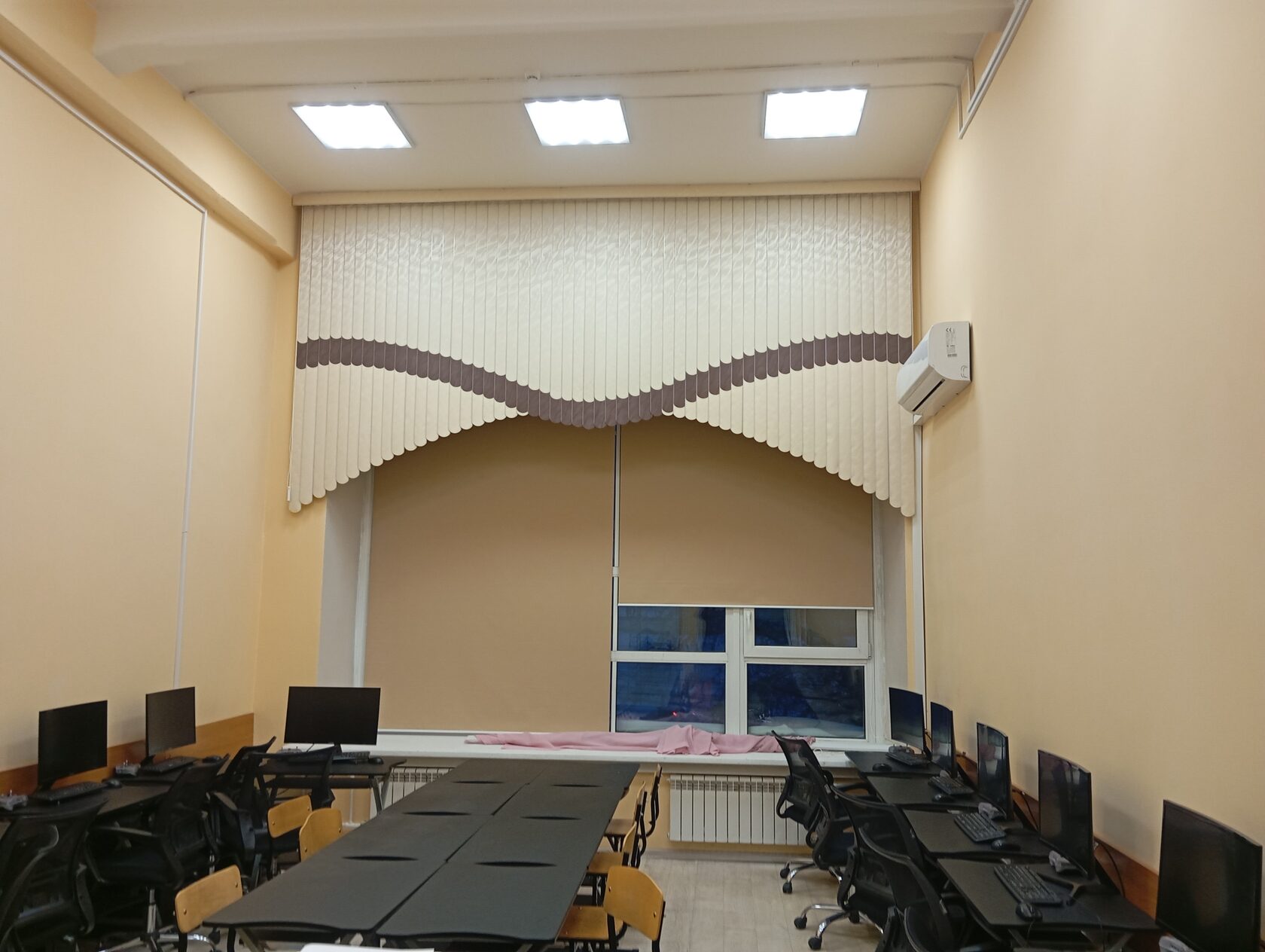 Сравнение тканей рулонных штор и жалюзи