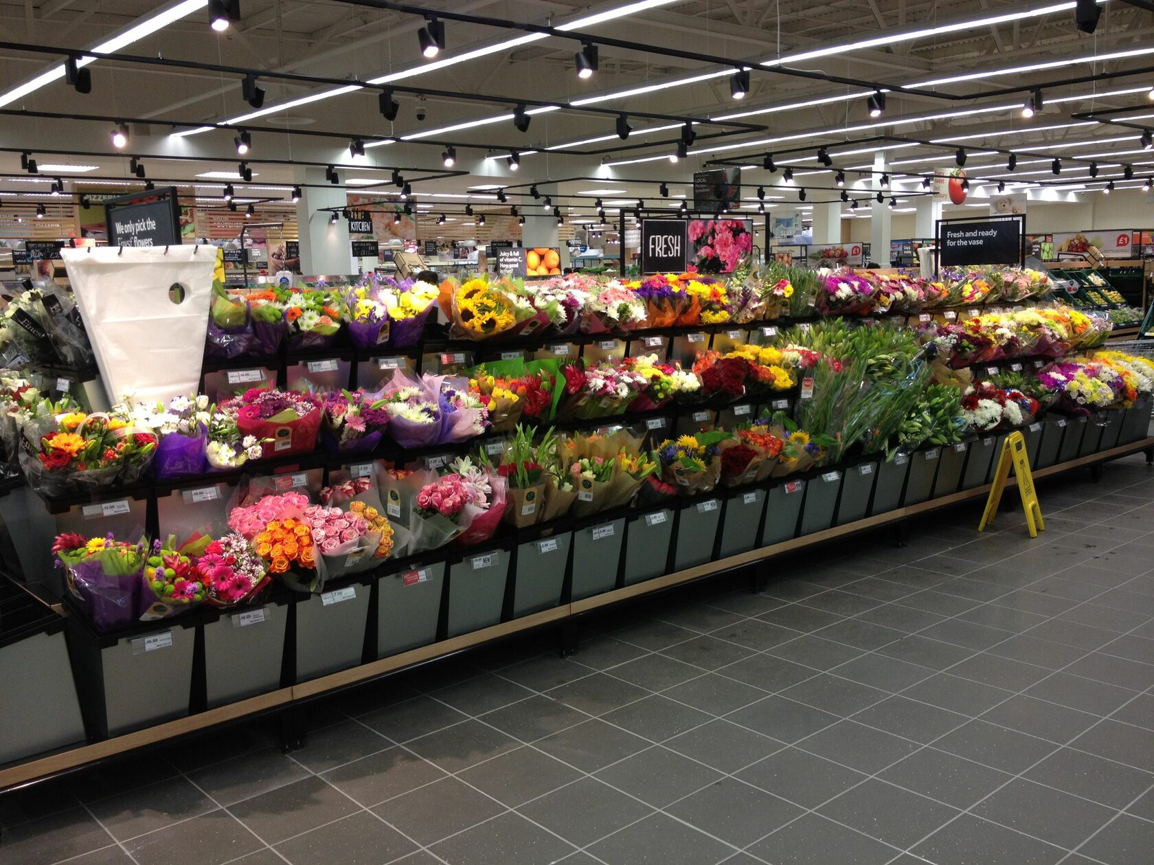 как работает цветочный рынок на рижской | Дзен