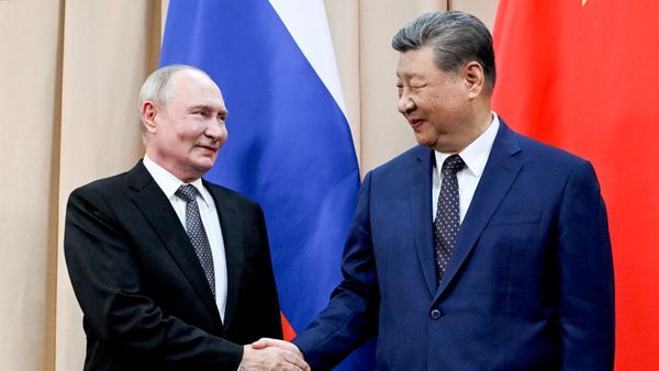 Владимир Путин и Си Цзиньпин на переговорах в Бишкеке на полях саммита ШОС 2026 года.