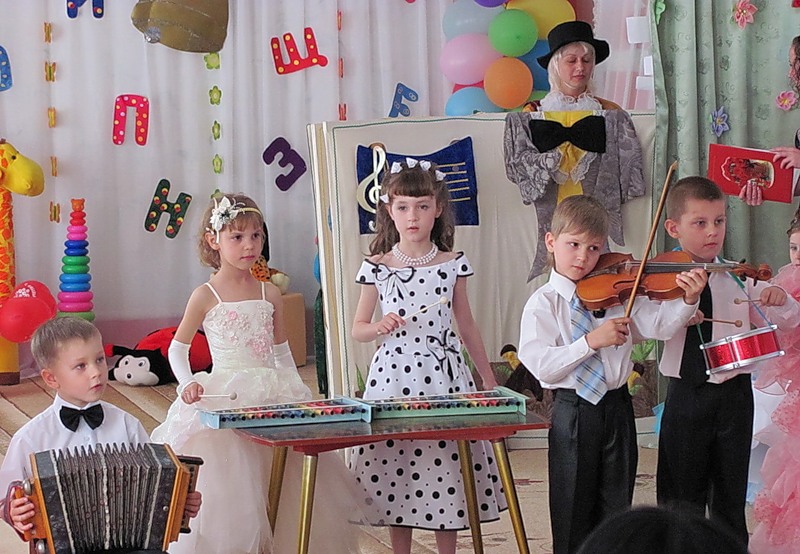 Музыкальная игра оркестр. Музыкальные занятия в саду. Музыкальное занятие в детском саду. Праздники в детском саду. Музыкальное занятие в садике.