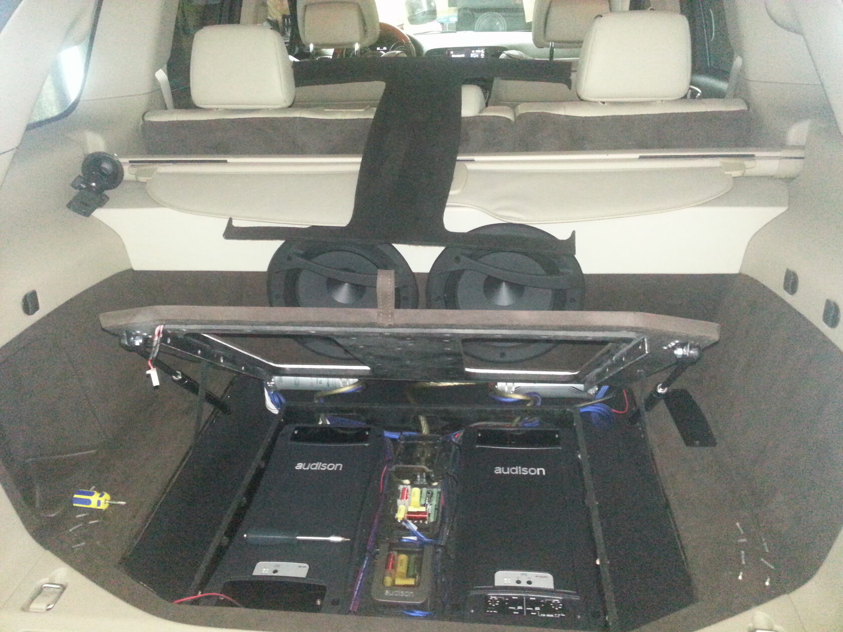 установка автозвука джип гранд чероки