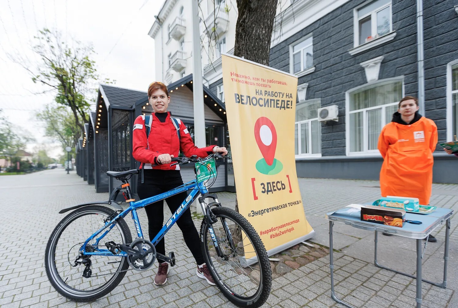 акция На работу на велосипеде Псков велосипедисты на улице