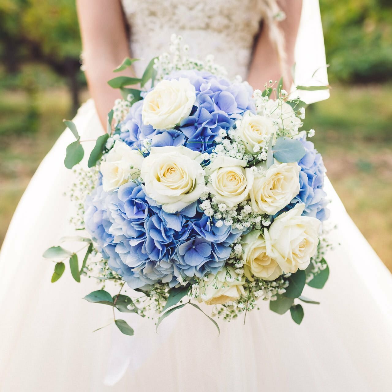 Свадебный букет невесты в синих и голубых тонах