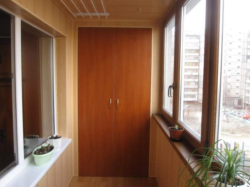 Остекление балкона профилем Rehau Grazio