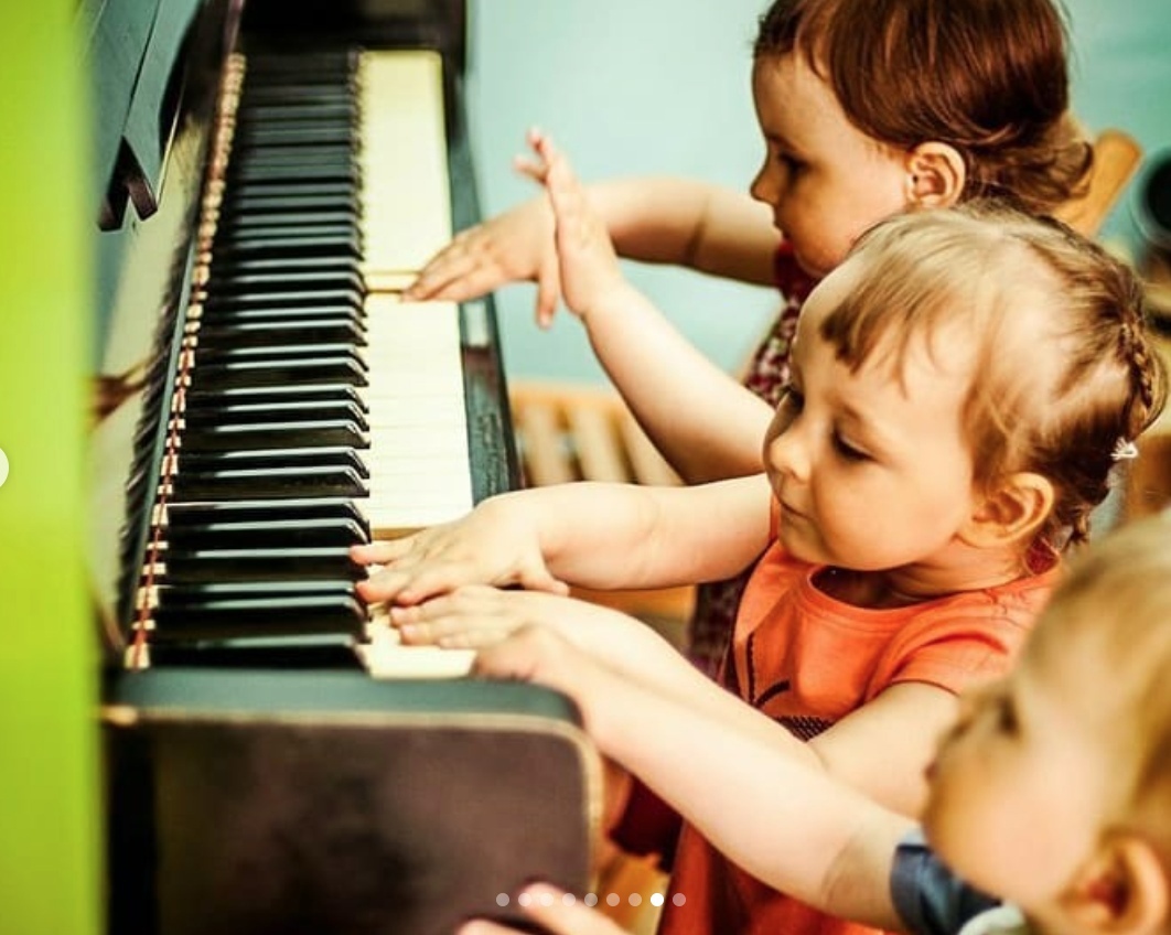 Игры на музыкальный слух. Музыкальное занятие. Дети на музыкальном занятии. Дошкольники на музыкальном занятии. Музыкальное воспитание дошкольников.