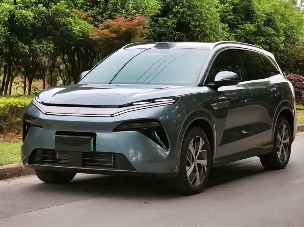BYD Tang L 2025 электрокроссовер вид спереди