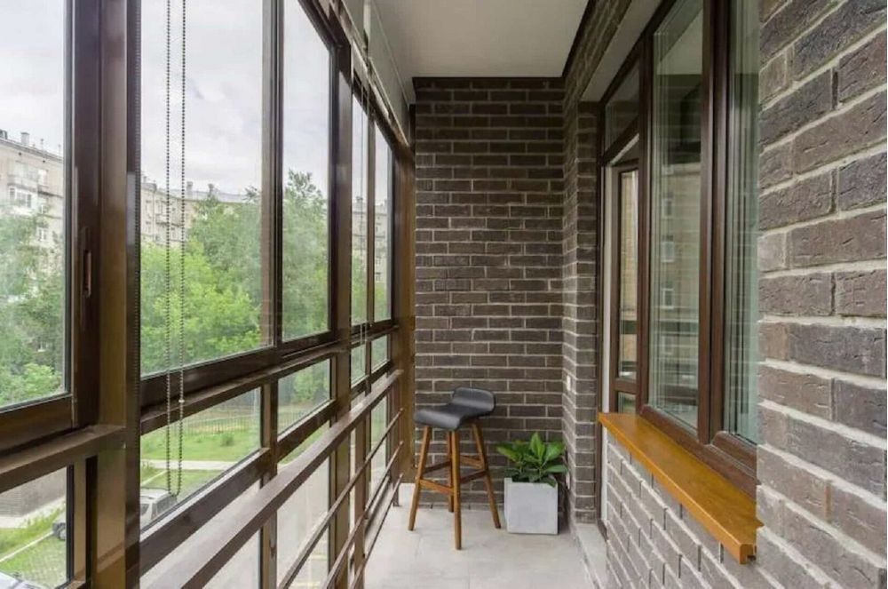 Как правильно обновить балкон в многоквартирном доме в Санкт-Петербурге и Ленинградской области без проблем