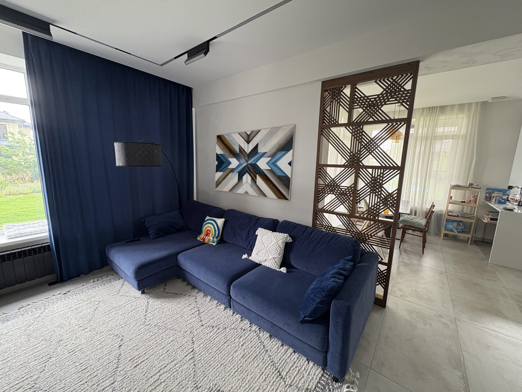 интерьер с перегордкой