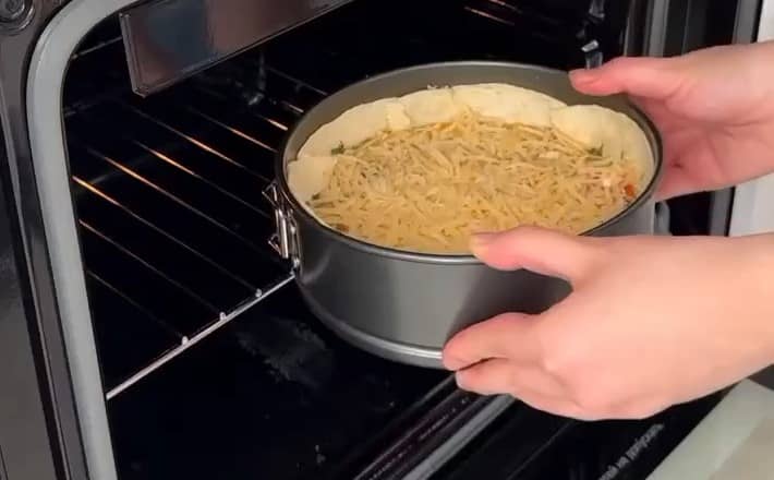 Приготовление тортильи с творогом и сыром в духовке: шаг 5