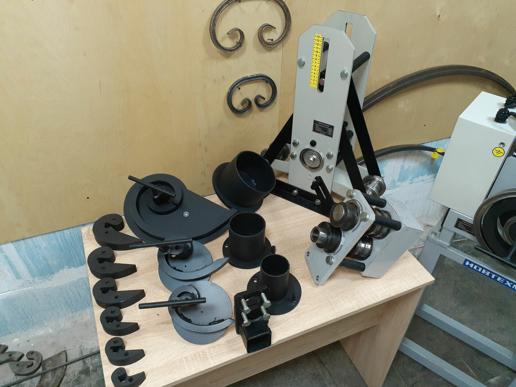 5 станок холодной ковки. Кузнечный станок «нтм 2. Станок для художественной ковки нтм 015. Станки новтехмаш для холодной ковки. Новтехмаш станок художественной.