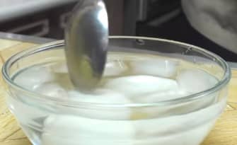 Приготовление заливного пирога с капустой на кефире в духовке: шаг 3