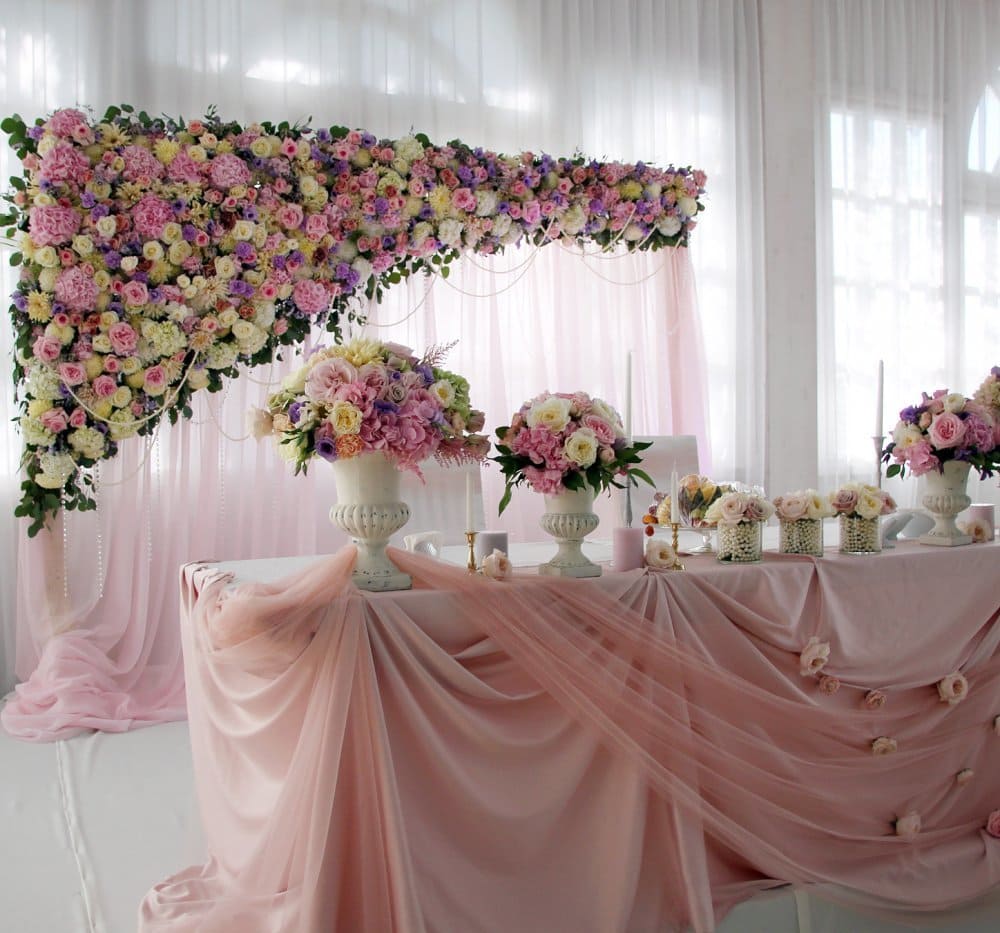 Оформление свадьбы страусовыми перьями | Украшение свадебног�о зала в стиле Гэтсби - Артмикс Декор