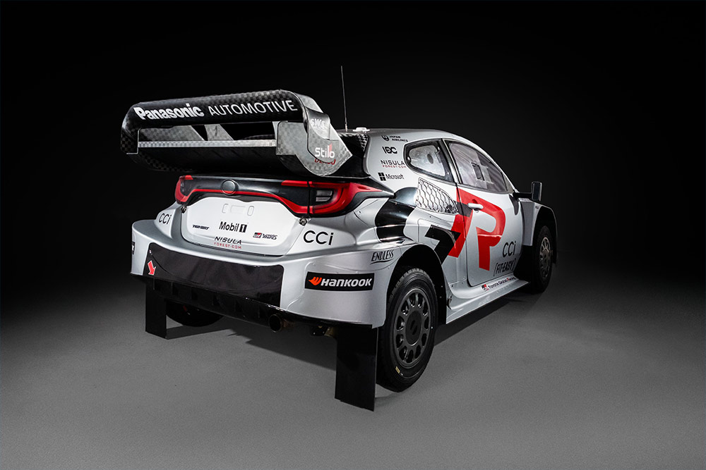 Toyota GR Yaris Rally1 в серебристой ливрее