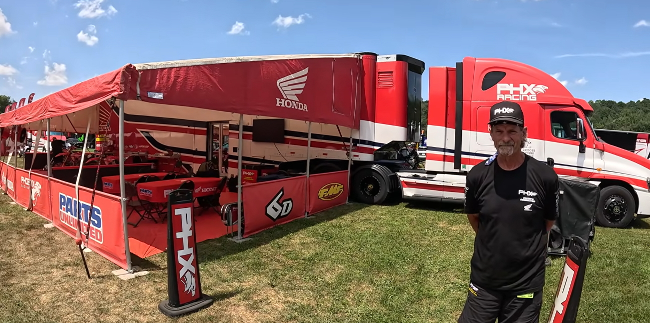 ВИДЕО: Работа водителя грузовика команды Phoenix Racing Honda